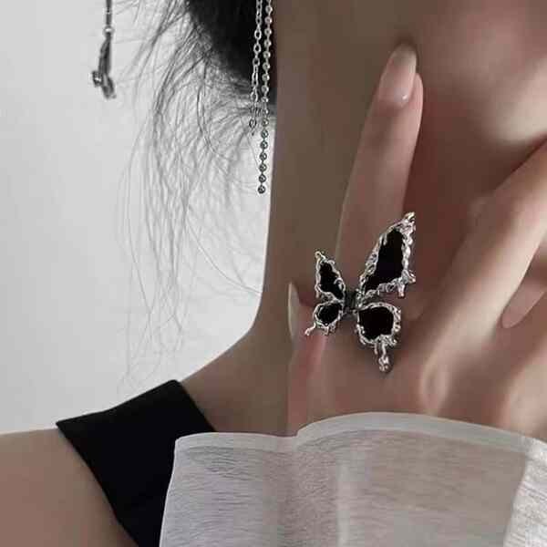Enchanting Butterfly Statement Ring – Bold Elegance for Every Occasion