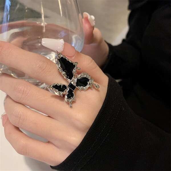 Enchanting Butterfly Statement Ring – Bold Elegance for Every Occasion