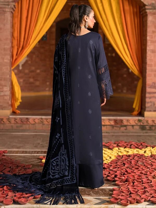 Mahnur Nazakat Embroidered Luxury Khaddar 3pc - Graceful and Timeless Elegance