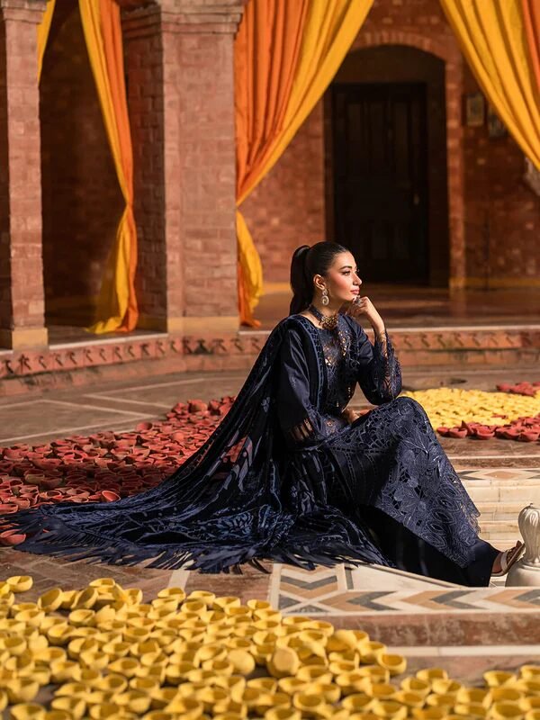 Mahnur Nazakat Embroidered Luxury Khaddar 3pc - Graceful and Timeless Elegance