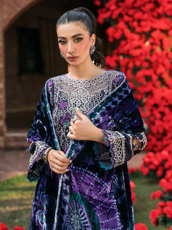 Mahnur Nazakat Embroidered Luxury Khaddar 3pc - A Timeless Piece for Winter Elegance M-NAZ-EMB-3PC-D11