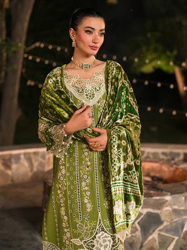 Mahnur Nazakat Embroidered Luxury Khaddar 3pc - Where Tradition Meets Elegance M-NAZ-EMB-3PC-D1
