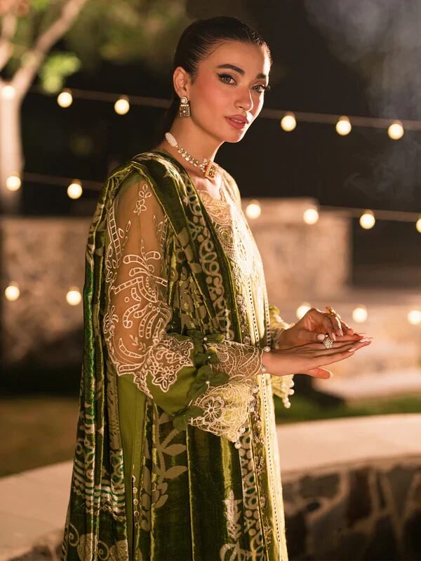 Mahnur Nazakat Embroidered Luxury Khaddar 3pc - Where Tradition Meets Elegance M-NAZ-EMB-3PC-D1