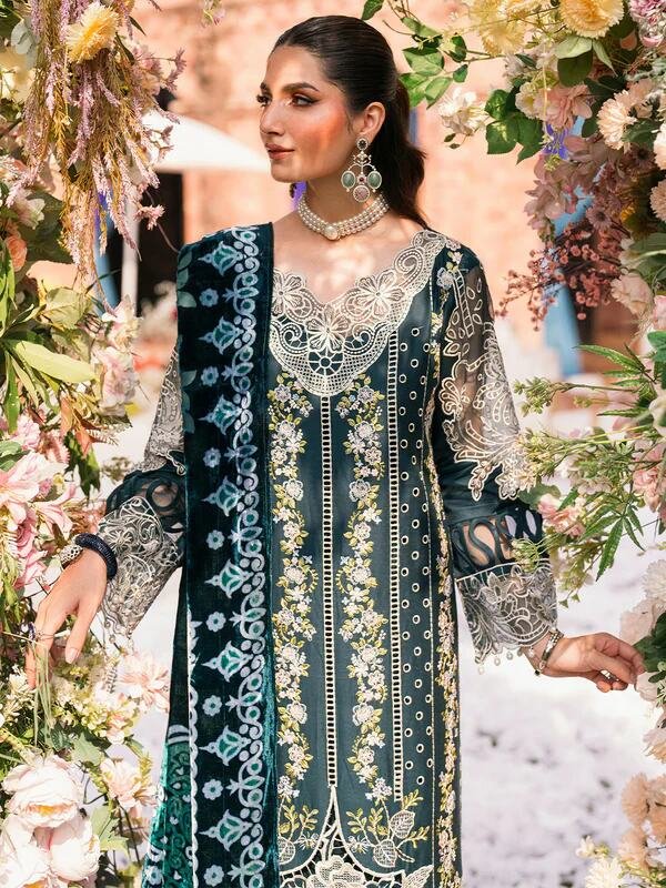 Mahnur Nazakat Embroidered Luxury Khaddar 3pc - Elegant Winter Collection