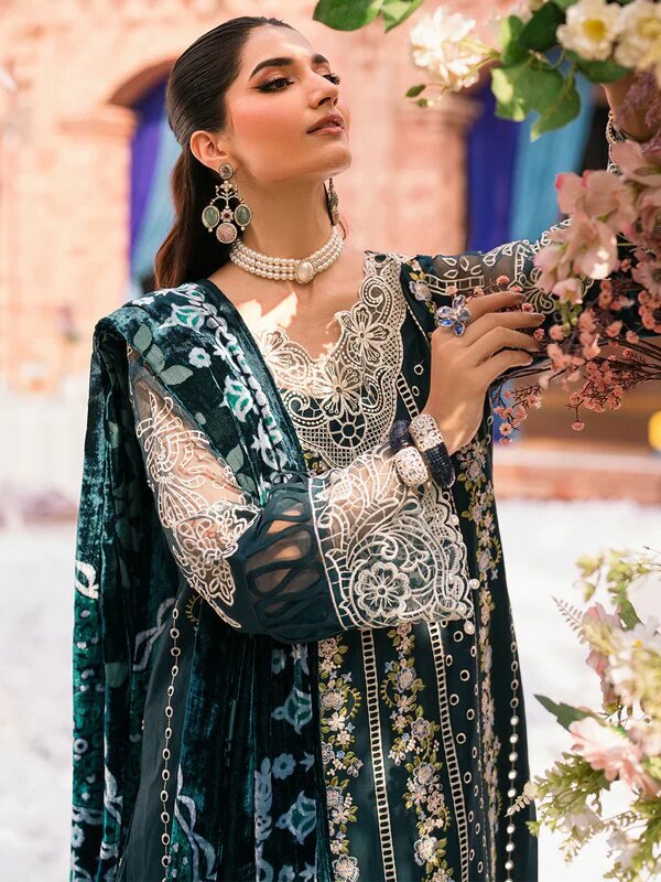 Mahnur Nazakat Embroidered Luxury Khaddar 3pc - Elegant Winter Collection