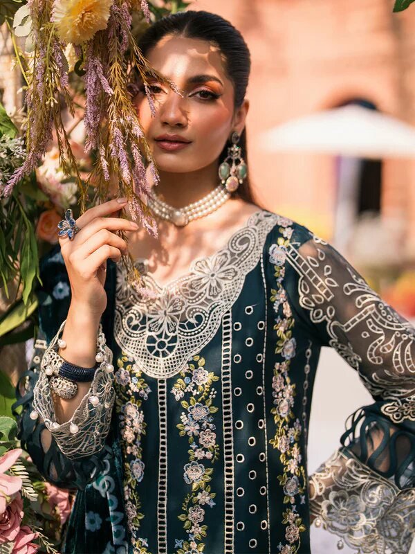 Mahnur Nazakat Embroidered Luxury Khaddar 3pc - Elegant Winter Collection