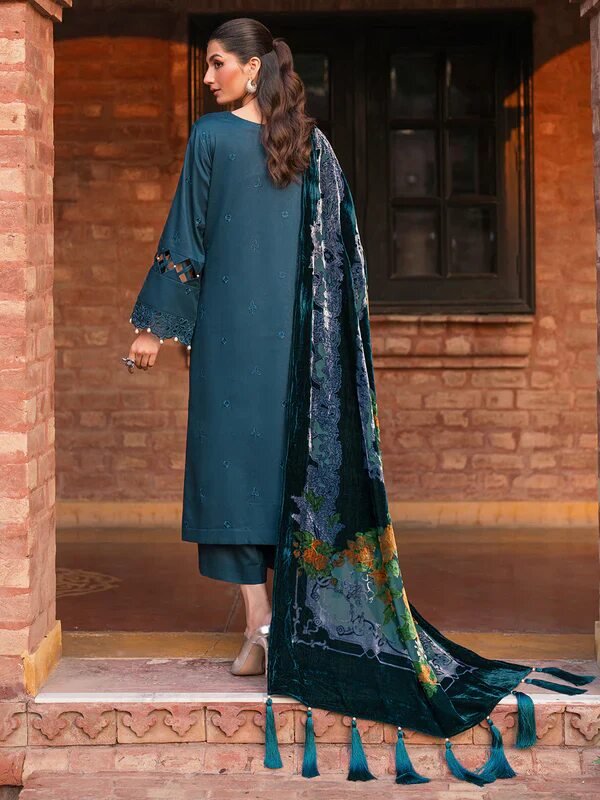 Mahnur Nazakat Embroidered Luxury Khaddar 3pc - Timeless Elegance